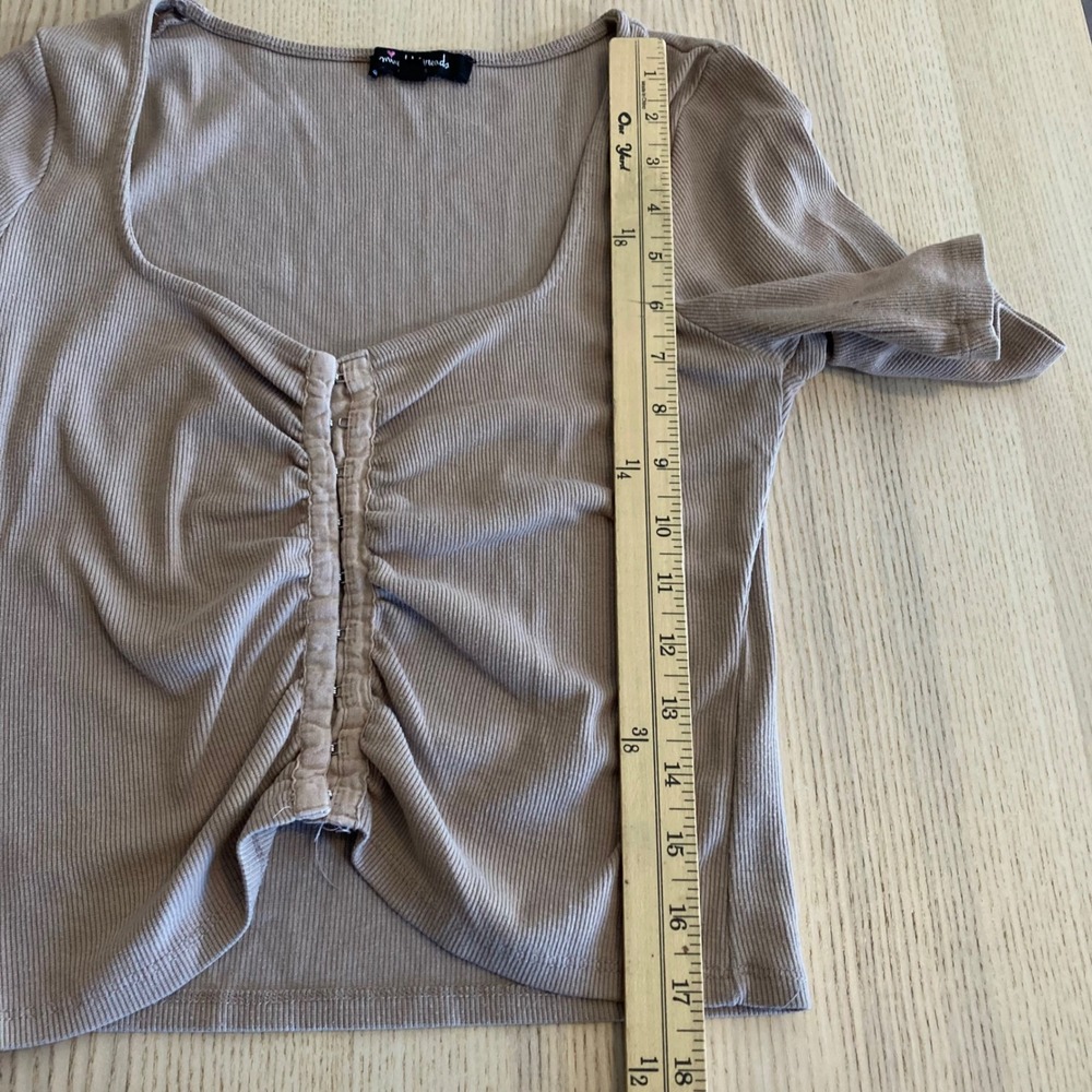 Mixed‎ Threads Tan Ribbed y2k bella Ruched Button Front Crop Top Womens Medium - Picture 5 of 7